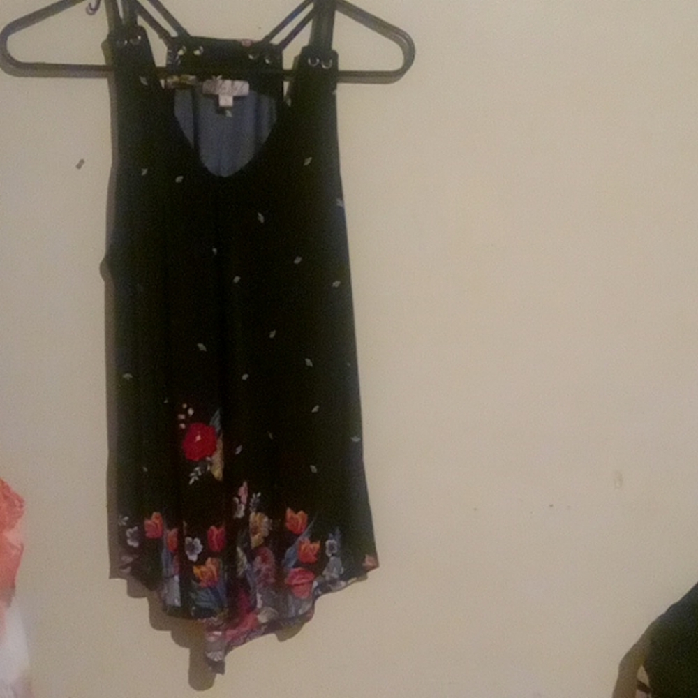 Floral print sleeveless blouse size L.
